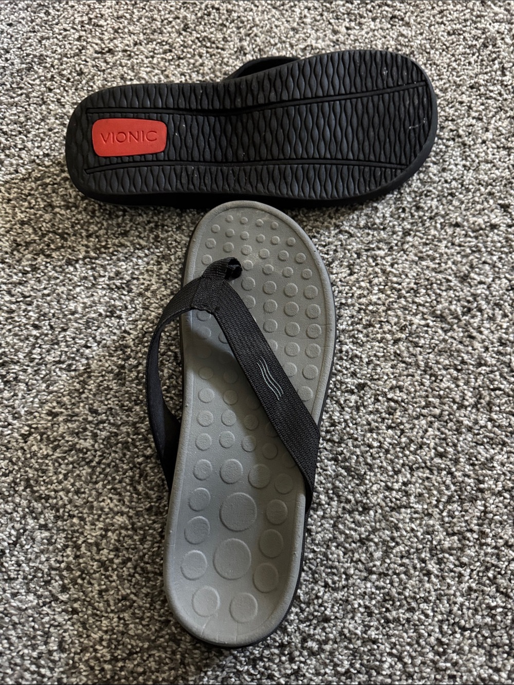 Vionic Black flip flops with Gray Footbed